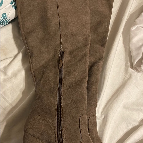 above the knee boots - Picture 3 of 3